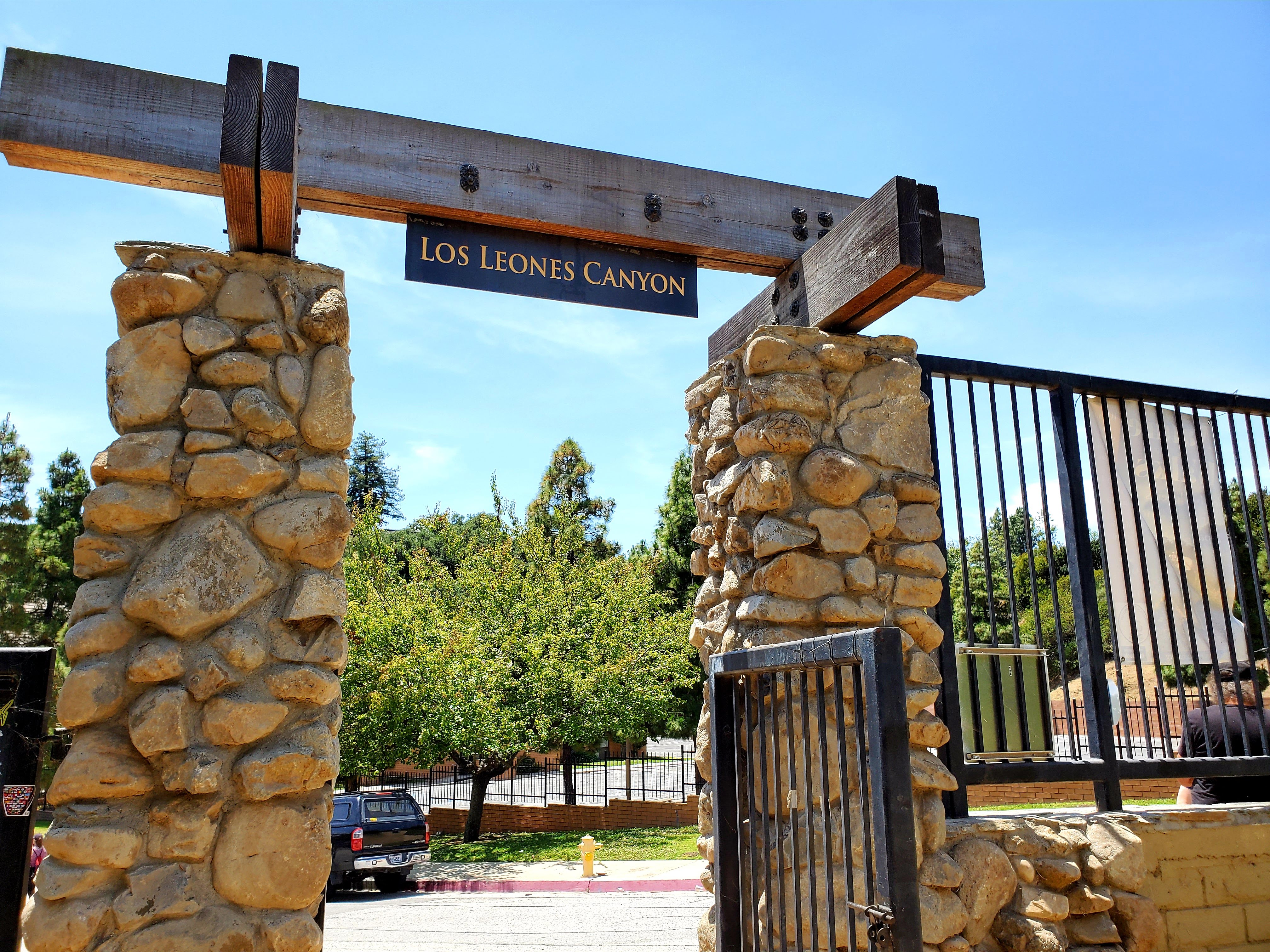 los leones canyon entrance